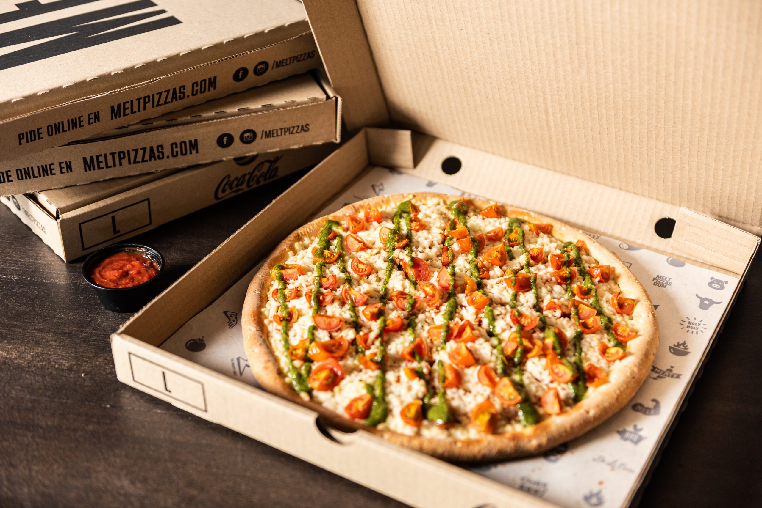 Influencers prueban nueva pizza vegana de Melt Pizzas