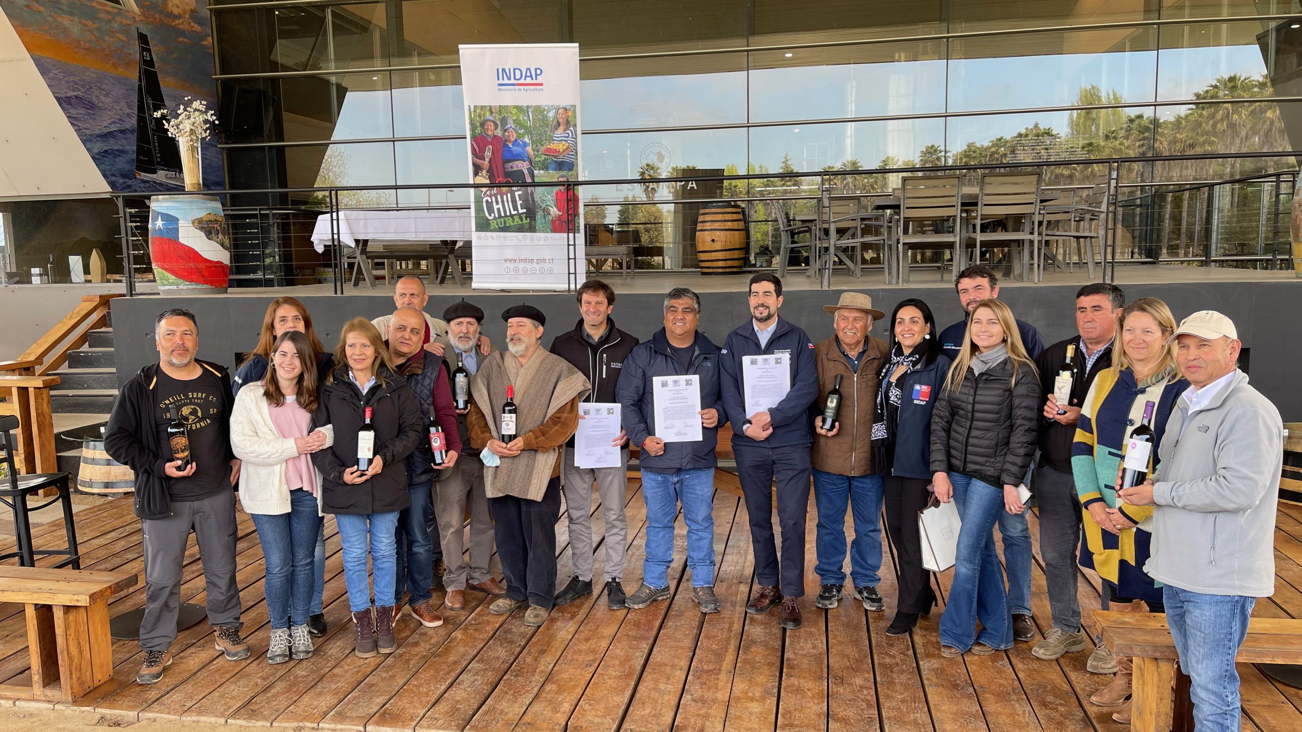 Viña Estampa abre sus puertas para venta de vinos campesinos de Colchagua gracias a convenio impulsado con INDAP